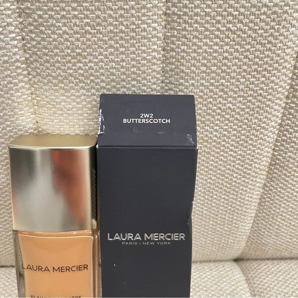 NEW Laura‎ Mercier Flawless Lumiere Radiance-Perfecting 2W2 Butterscotch